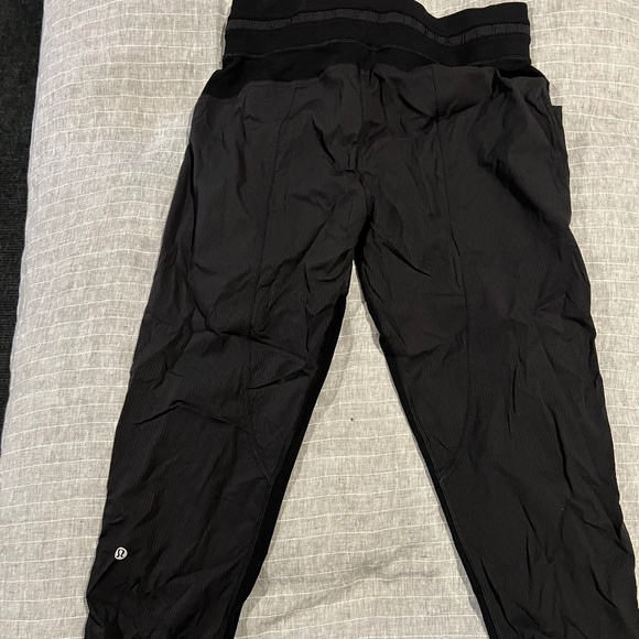 Lululemon - Dance Studio Mid-Rise Cropped Pant - Size 8 - Black - Picture 1 of 3